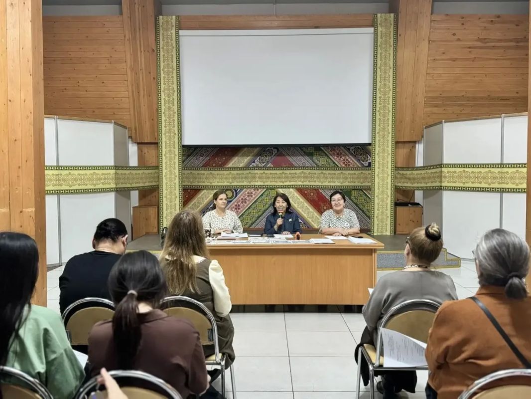 30 сентября в Доме дружбы народов им. А.Е. Кулаковского прошло общее собрание выезжающей группы II Международного культурнообразовательного проекта «Поезд дружбы: Вместе к Победе!» 30 сентября в Доме дружбы народов им. А.Е. Кулаковского прошло общее собрание выезжающей группы II Международного культурнообразовательного проекта «Поезд дружбы: Вместе к Победе!»