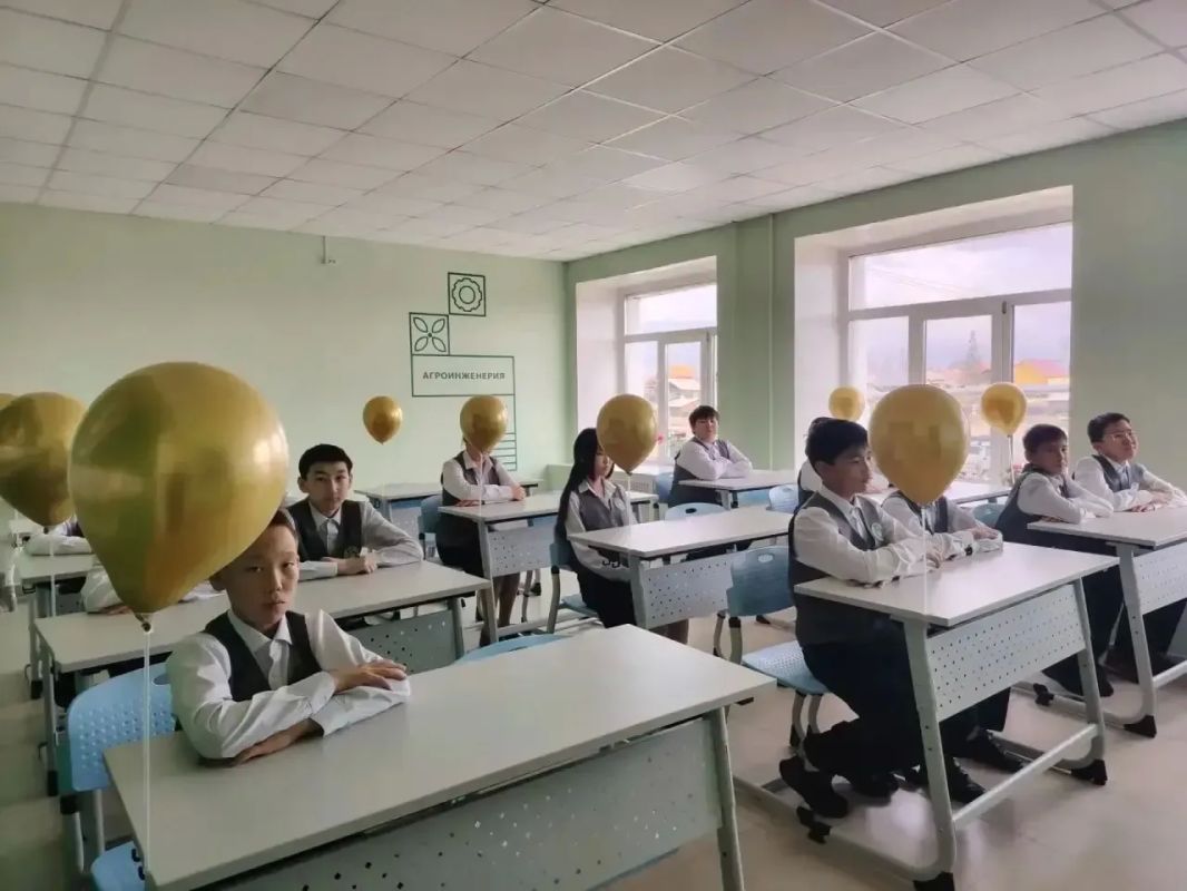 Сегодня в Амгинской средней школы №1 имени В.Г. Короленко состоялось торжественное открытие агротехнологического класса Сегодня в Амгинской средней школы №1 имени В.Г. Короленко состоялось торжественное открытие агротехнологического класса