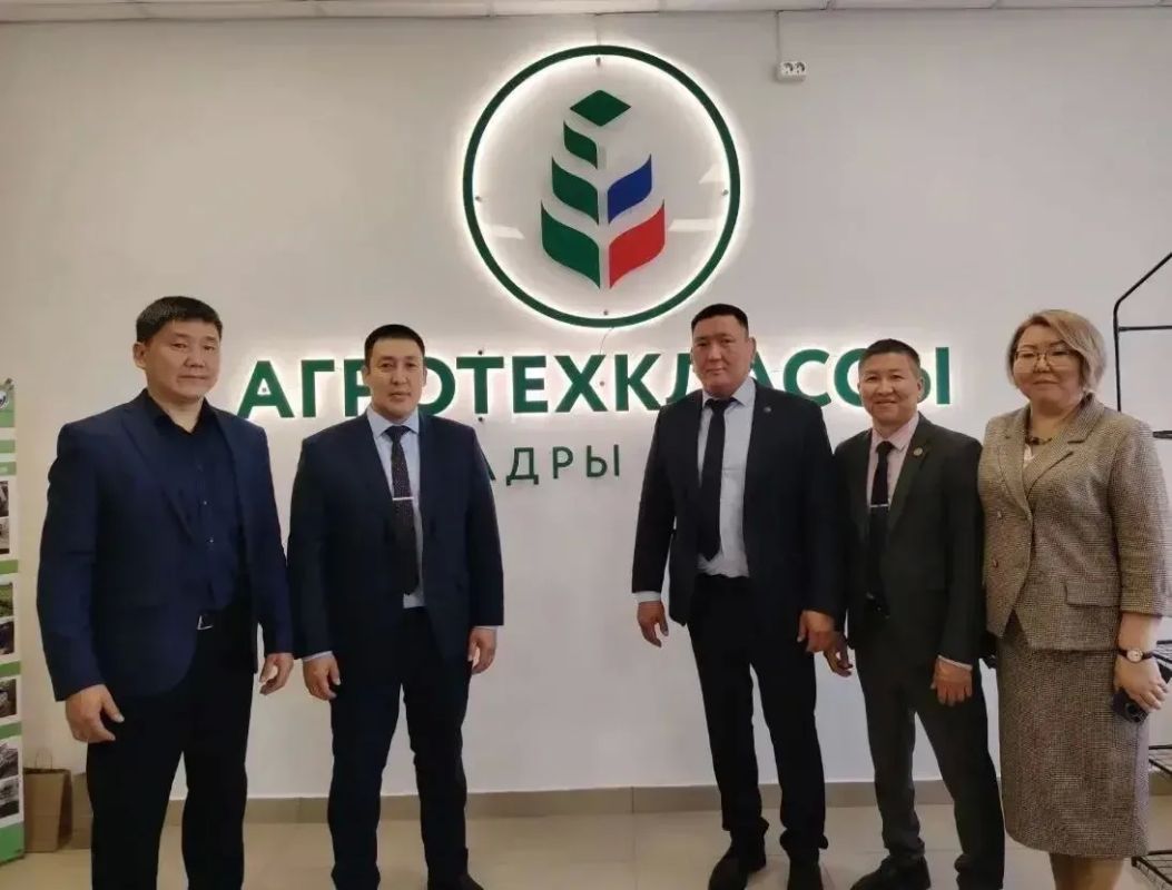 Сегодня в Амгинской средней школы №1 имени В.Г. Короленко состоялось торжественное открытие агротехнологического класса Сегодня в Амгинской средней школы №1 имени В.Г. Короленко состоялось торжественное открытие агротехнологического класса