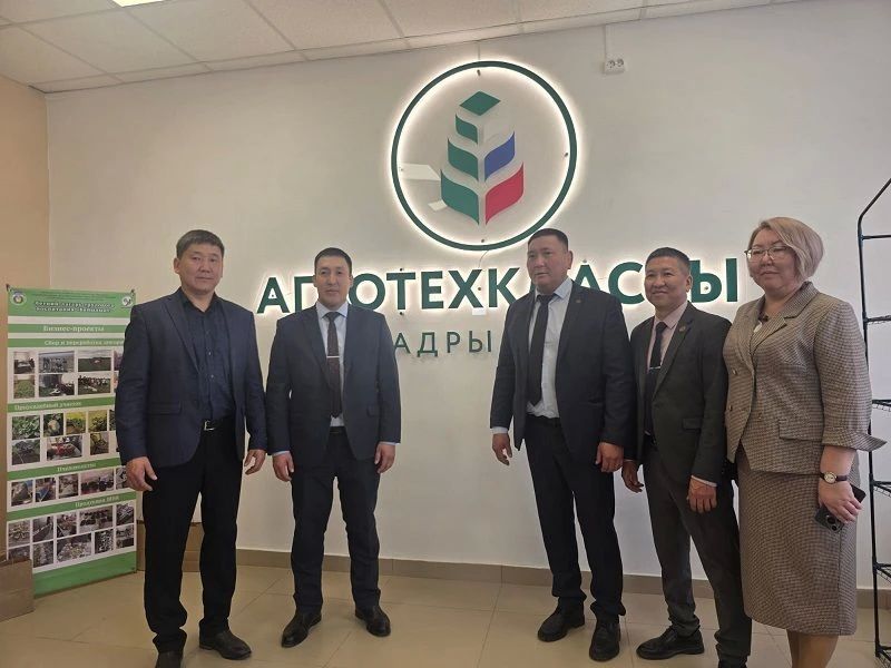 Ааларбыт, ээлэрбит дьыалаларын дьоуннаахтык салгыырга андаайбыт Ааларбыт, ээлэрбит дьыалаларын дьоуннаахтык салгыырга андаайбыт