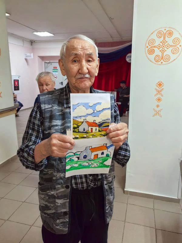 Студенты Художественного училища им. П. П. Романова провели мастер-класс для проживающих в рамках декады Дня пожилых людей Студенты Художественного училища им. П. П. Романова провели мастер-класс для проживающих в рамках декады Дня пожилых людей