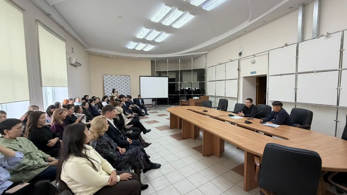 Встреча с героем: в Мин имущественных отношений Якутии обсудили поддержку бойцов СВО
