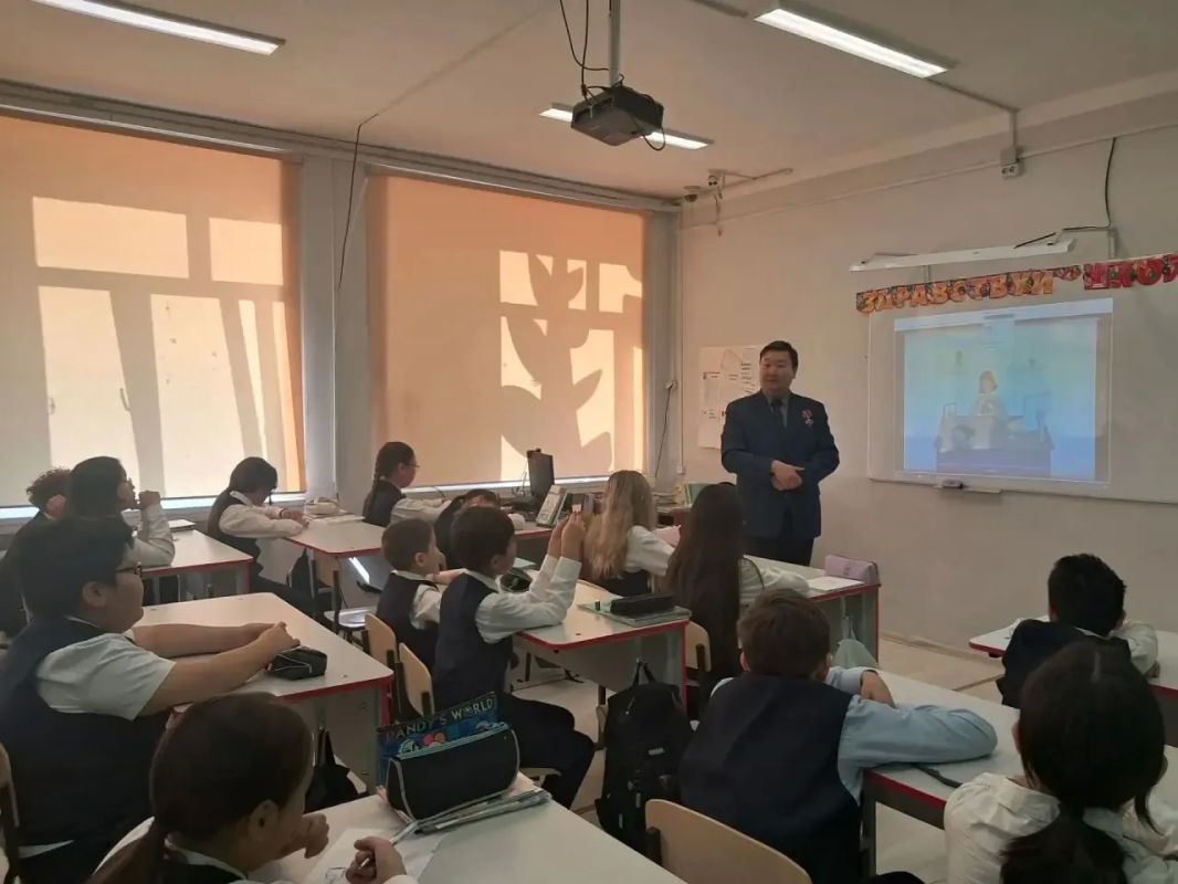 От школьной парты — к цифровым профессиям: в Якутске прошел «Урок цифры» От школьной парты — к цифровым профессиям: в Якутске прошел «Урок цифры»