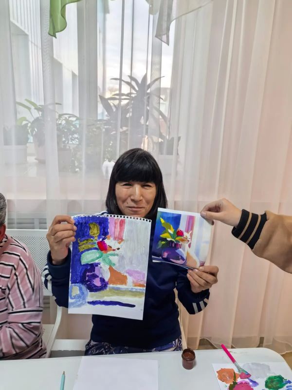 Студенты Художественного училища им. П. П. Романова провели мастер-класс для проживающих в рамках декады Дня пожилых людей Студенты Художественного училища им. П. П. Романова провели мастер-класс для проживающих в рамках декады Дня пожилых людей