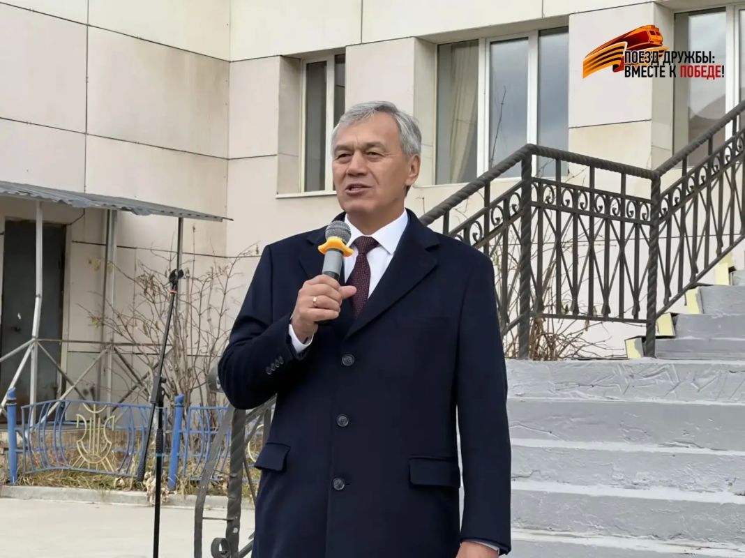 Сегодня, 2 октября, участники II Международного культурно-образовательного проекта «Поезд дружбы: Вместе к Победе!» перед дорогой в Хабаровск получили благословение алгыс Сегодня, 2 октября, участники II Международного культурно-образовательного проекта «Поезд дружбы: Вместе к Победе!» перед дорогой в Хабаровск получили благословение алгыс