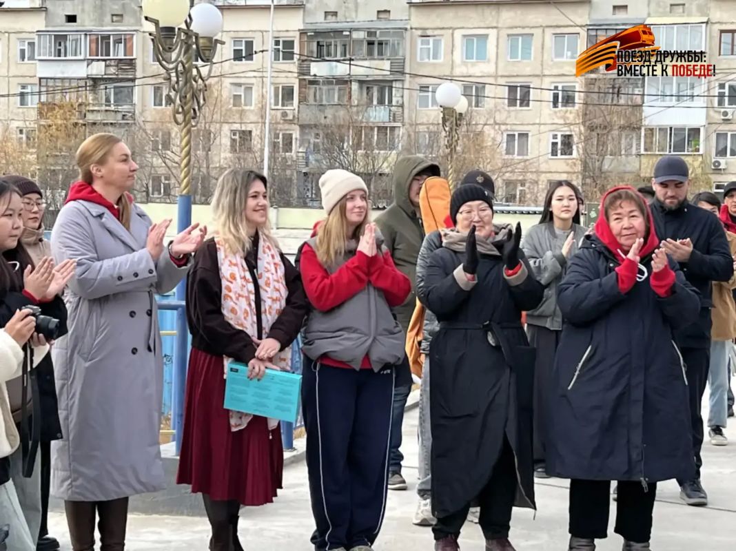 Сегодня, 2 октября, участники II Международного культурно-образовательного проекта «Поезд дружбы: Вместе к Победе!» перед дорогой в Хабаровск получили благословение алгыс Сегодня, 2 октября, участники II Международного культурно-образовательного проекта «Поезд дружбы: Вместе к Победе!» перед дорогой в Хабаровск получили благословение алгыс