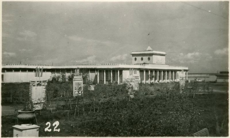 С 1942 года по 1948 год в Якутске работал Алексей Михайлович Афанасьев, якутянин по происхождению, окончивший Московский архитектурный институт в 1935 году С 1942 года по 1948 год в Якутске работал Алексей Михайлович Афанасьев, якутянин по происхождению, окончивший Московский архитектурный институт в 1935 году