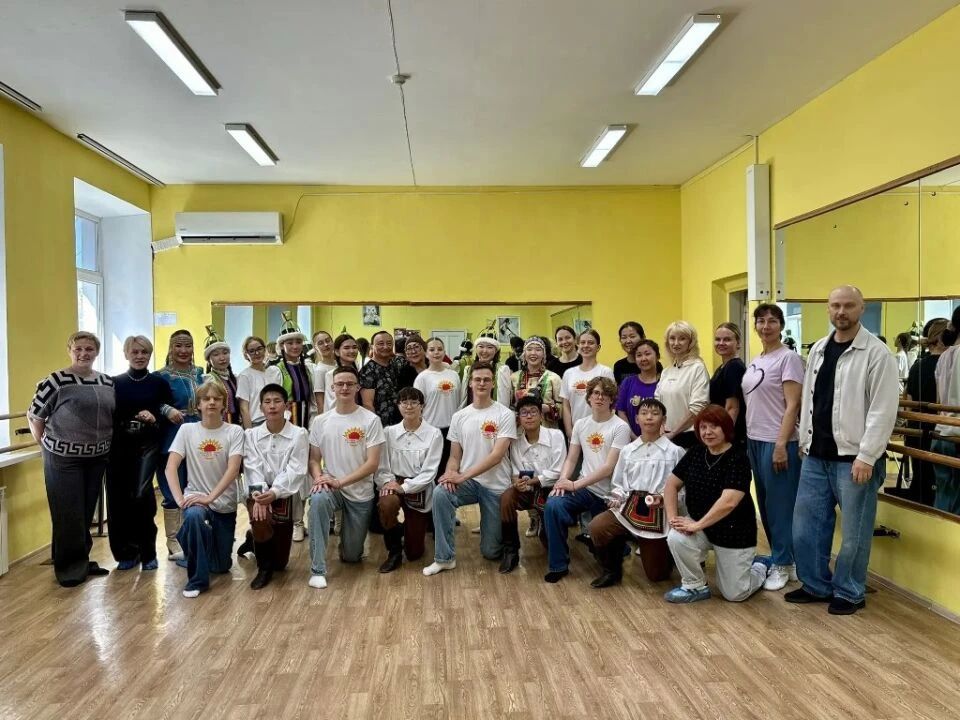 В Хабаровске прошла встреча детских танцевальных коллективов с ансамблями из Якутии