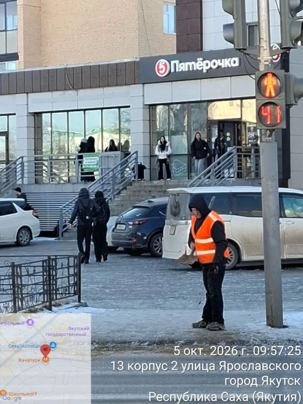 С утра на борьбу с гололёдом! С утра на борьбу с гололёдом!