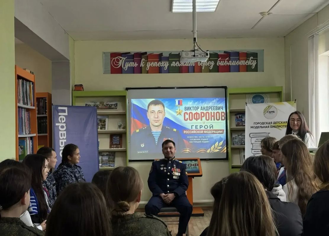 Герой России Виктор Софронов провел урок Мужества в Олекминске