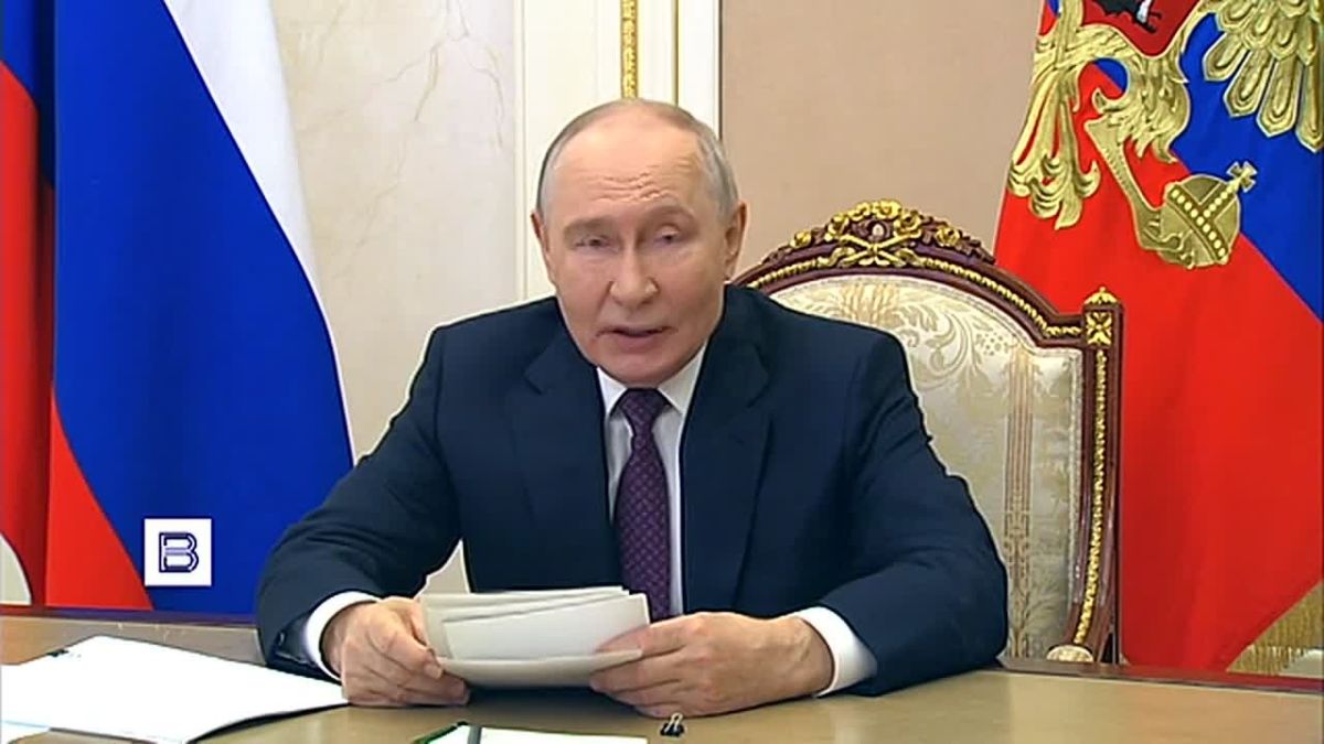 Владимир Путин в День учителя по видеосвязи открыл образовательный комплекс "Точка будущего" в Якутии