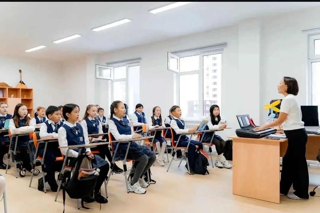 В канун Дня учителя к Малой академии креативных индустрий АГУИККИ присоединились новые школы!