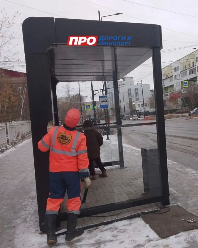 Проведены работы по замене разбитых стекол на остановочных пунктах