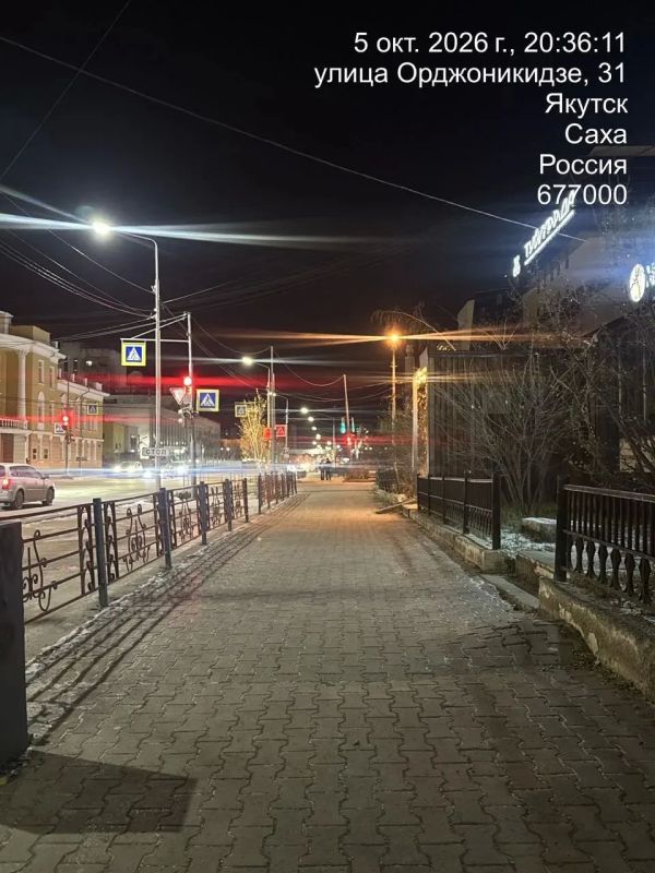 Управа всю ночь убирала снег и гололёд на тротуарах Управа всю ночь убирала снег и гололёд на тротуарах