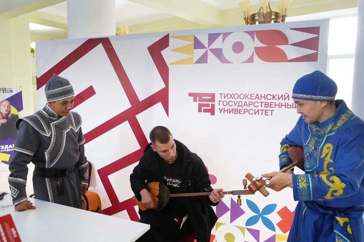 В Хабаровске прошла молодёжная площадка «Этнокод единства» В Хабаровске прошла молодёжная площадка «Этнокод единства»