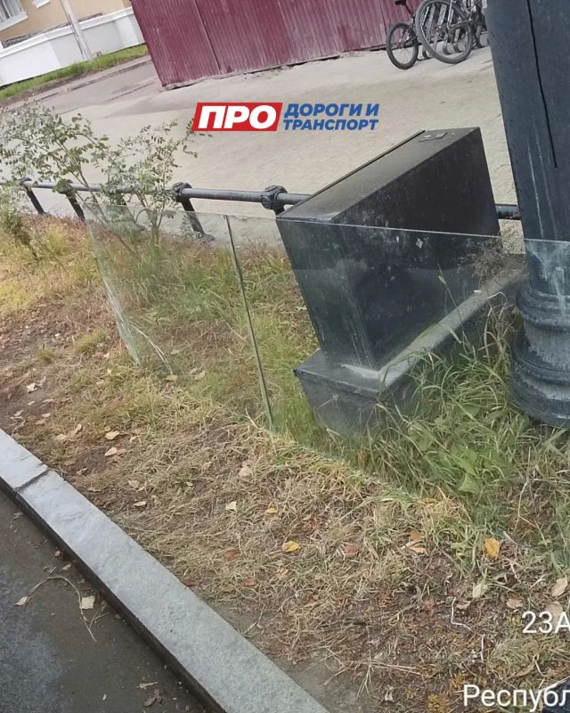 Проведены работы по замене разбитых стекол на остановочных пунктах Проведены работы по замене разбитых стекол на остановочных пунктах