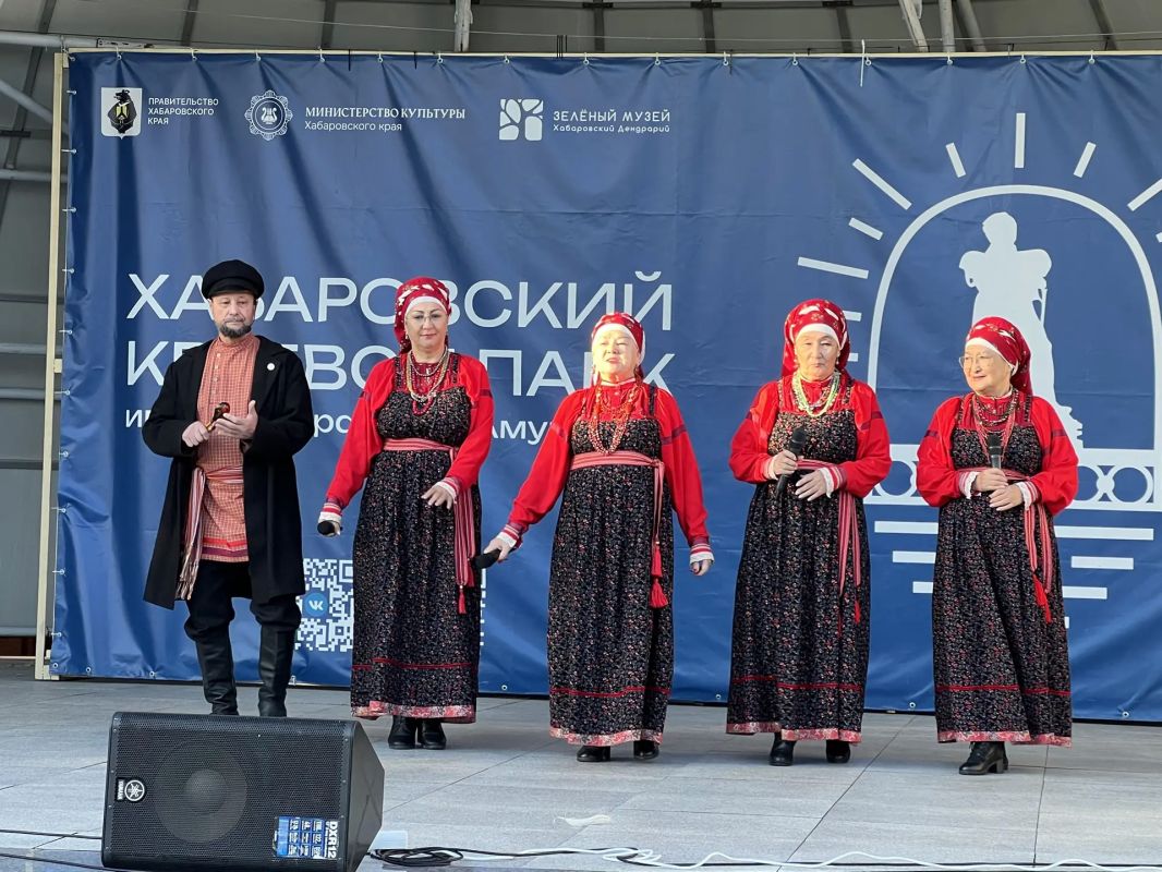 Артисты Якутии и Хабаровского края выступили с программой «Славим Солнце, Мир, Россию!» Артисты Якутии и Хабаровского края выступили с программой «Славим Солнце, Мир, Россию!»