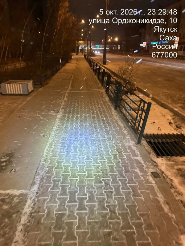 Управа всю ночь убирала снег и гололёд на тротуарах Управа всю ночь убирала снег и гололёд на тротуарах