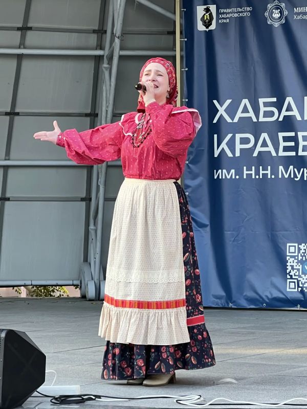 Артисты Якутии и Хабаровского края выступили с программой «Славим Солнце, Мир, Россию!» Артисты Якутии и Хабаровского края выступили с программой «Славим Солнце, Мир, Россию!»