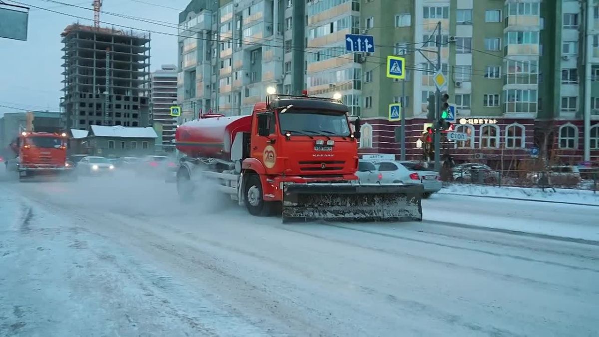 Усиленный режим: городские службы работают в круглосуточном режиме из-за гололедицы