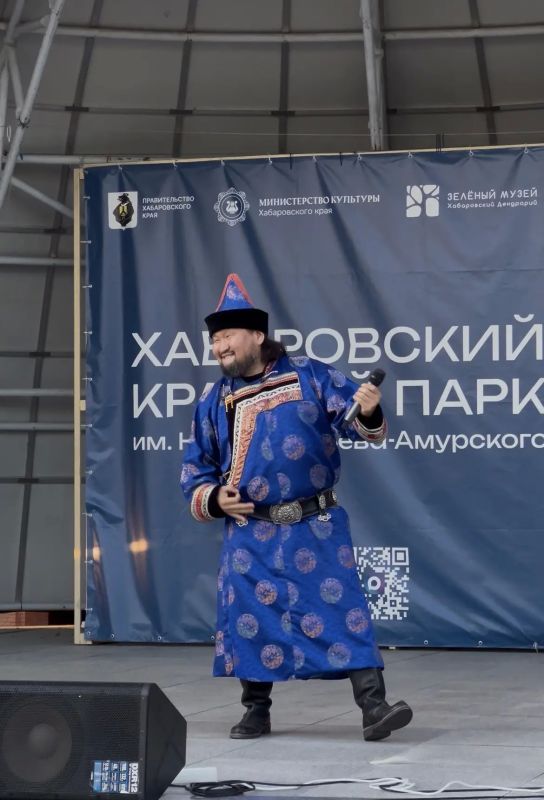 Артисты Якутии и Хабаровского края выступили с программой «Славим Солнце, Мир, Россию!» Артисты Якутии и Хабаровского края выступили с программой «Славим Солнце, Мир, Россию!»