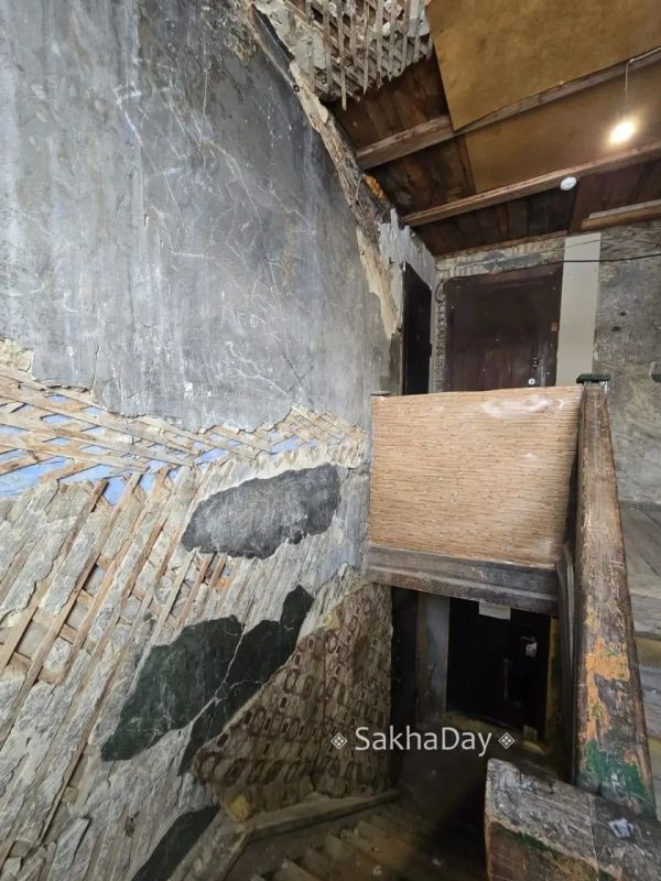 В Якутске замерзают жильцы аварийного дома В Якутске замерзают жильцы аварийного дома