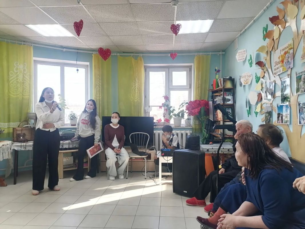Сегодня у нас в гостях были ребята из 9 класса Бердигестяхской СОШ им. С. Данилова! Сегодня у нас в гостях были ребята из 9 класса Бердигестяхской СОШ им. С. Данилова!