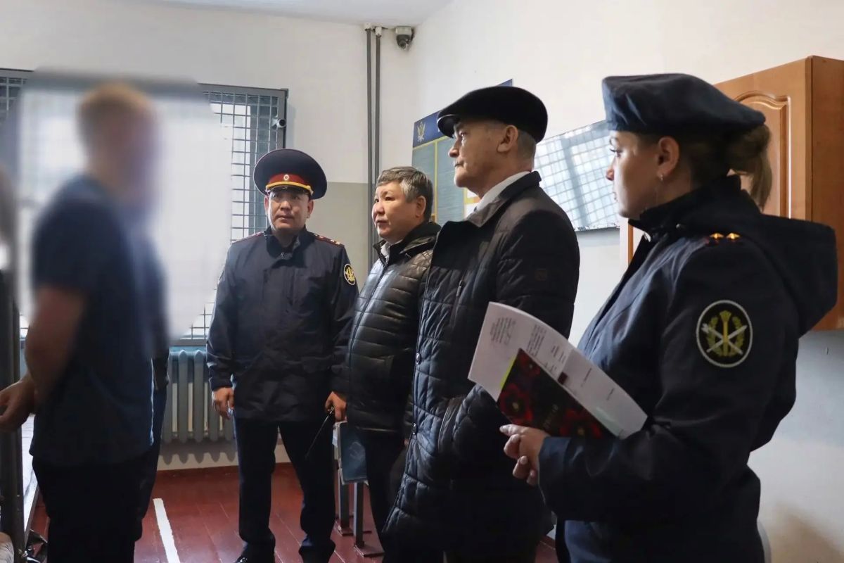В целях осуществления общественного контроля председатель Общественной наблюдательной комиссии РС(Я) Игорь Данилов и член комиссии Александр Бердников посетили следственный изолятор В целях осуществления общественного контроля председатель Общественной наблюдательной комиссии РС(Я) Игорь Данилов и член комиссии Александр Бердников посетили следственный изолятор