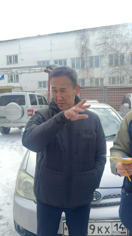 Тротуар на Дзержинского: проблему жителей обсудили прямо на месте Тротуар на Дзержинского: проблему жителей обсудили прямо на месте