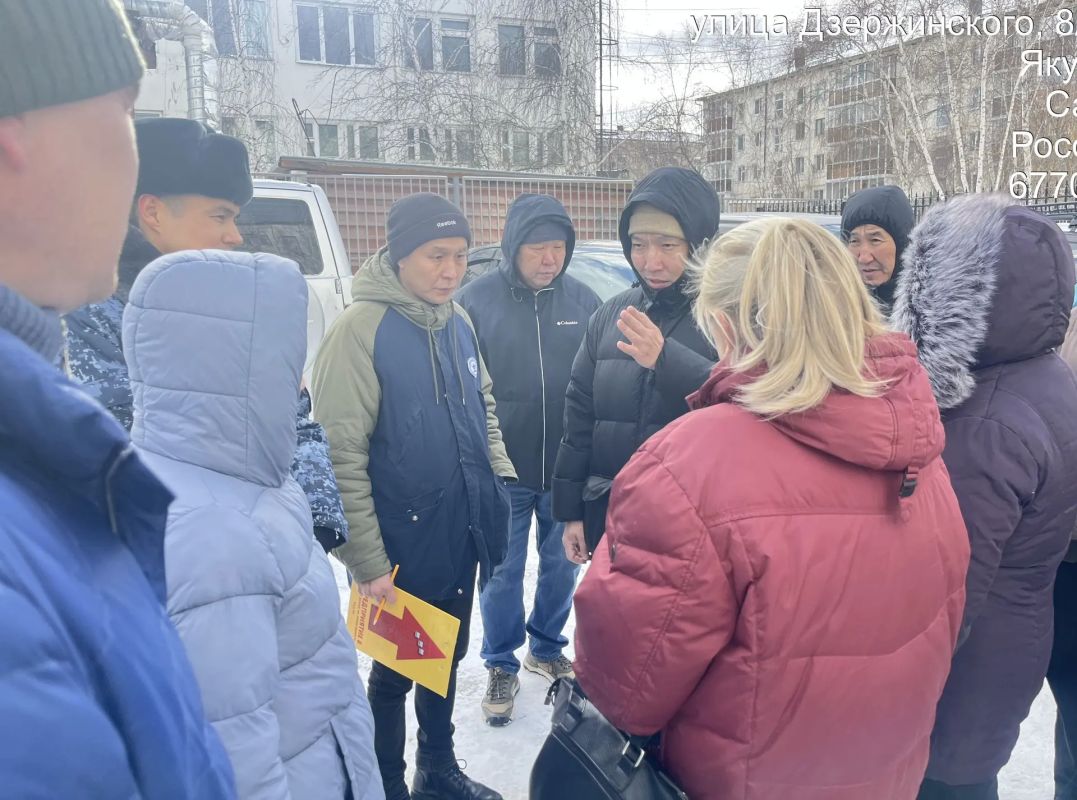 Тротуар на Дзержинского: проблему жителей обсудили прямо на месте
