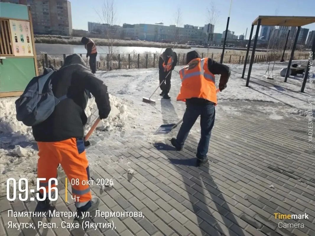 Уборка площадей. Сквер Матери Уборка площадей. Сквер Матери
