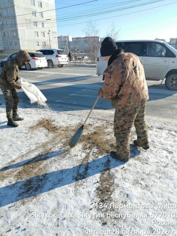 В Сайсарском округе продолжается работа по борьбе с гололедом В Сайсарском округе продолжается работа по борьбе с гололедом