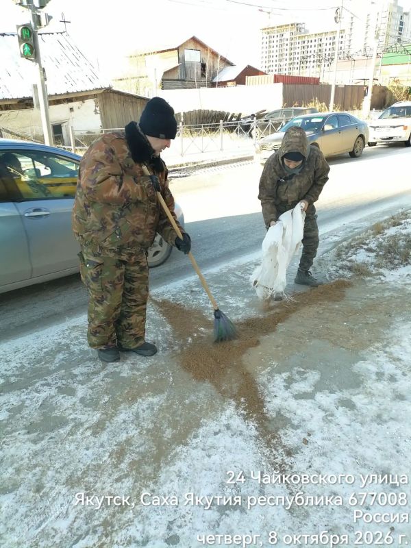 В Сайсарском округе продолжается работа по борьбе с гололедом В Сайсарском округе продолжается работа по борьбе с гололедом