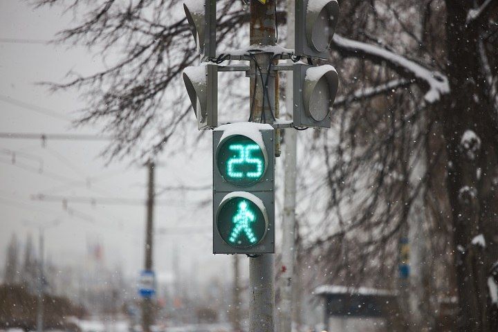 Работы по замене светофора на перекрестке Орджоникидзе - Короленко продлили