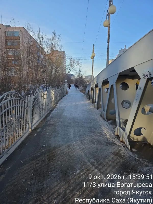 Уборка тротуаров в Губинском округе проводится силами подрядной организации Уборка тротуаров в Губинском округе проводится силами подрядной организации