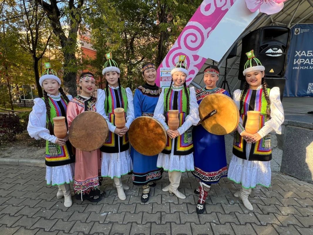 Якутия и Хабаровский край укрепили мосты дружбы на Дальнем Востоке в рамках проекта «Поезд дружбы: Вместе к Победе!» Якутия и Хабаровский край укрепили мосты дружбы на Дальнем Востоке в рамках проекта «Поезд дружбы: Вместе к Победе!»