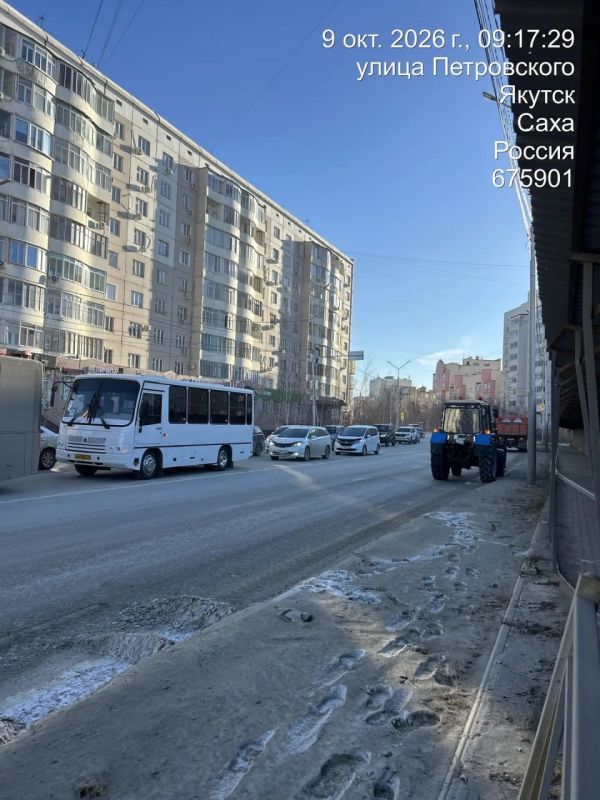 Уборка снега с прибордюрной части дорог Уборка снега с прибордюрной части дорог