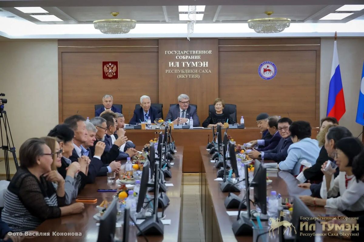 Сергей Августович Сюльский принял участие в традиционной встрече руководства Государственного Собрания (Ил Тумэн) и народных депутатов республики с ветеранами государственной службы, посвященной Международному дню пожилых... Сергей Августович Сюльский принял участие в традиционной встрече руководства Государственного Собрания (Ил Тумэн) и народных депутатов республики с ветеранами государственной службы, посвященной Международному дню пожилых...