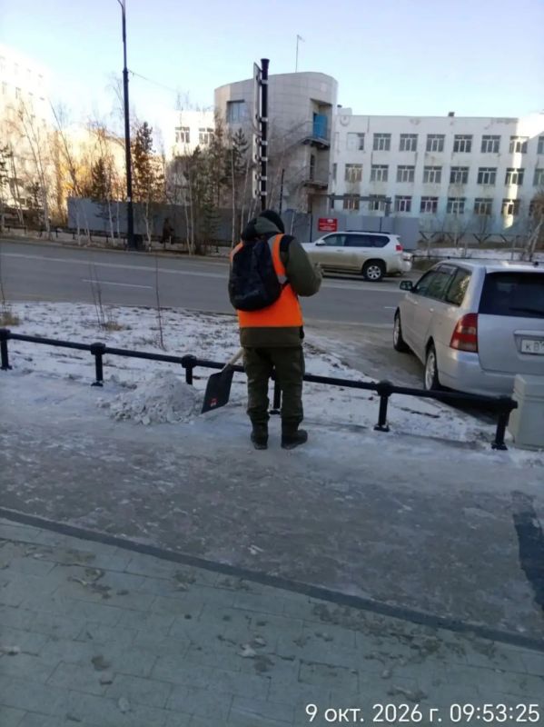 Очистка подготовка к вывозу тротуаров, проспект Ленина Очистка подготовка к вывозу тротуаров, проспект Ленина