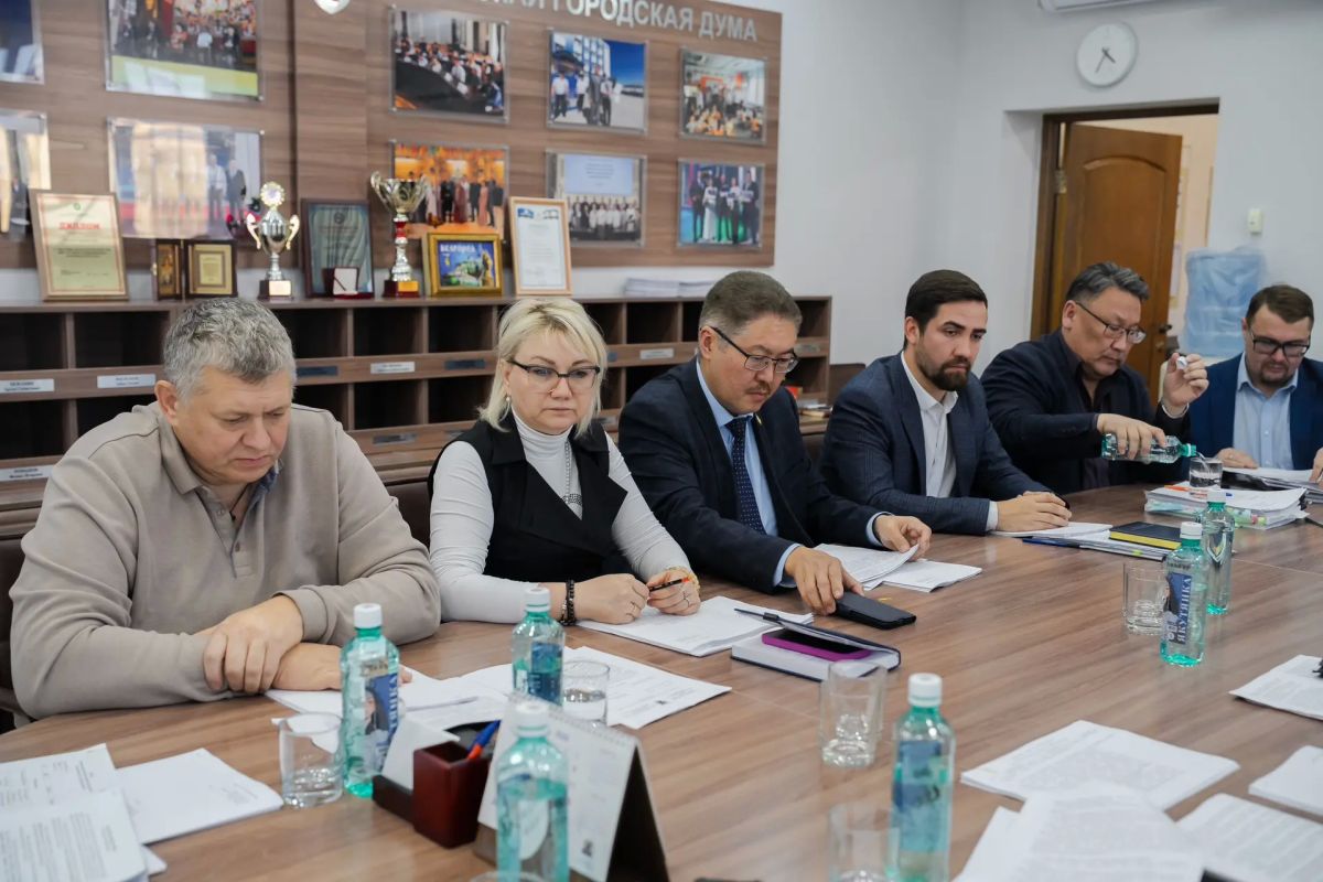 Вместе с коллегами из Якутской городской Думы мы продолжили важную работу — обсуждение проекта нового Устава города Вместе с коллегами из Якутской городской Думы мы продолжили важную работу — обсуждение проекта нового Устава города