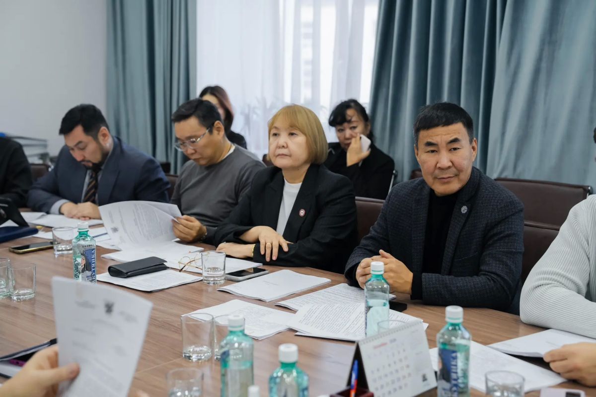 Вместе с коллегами из Якутской городской Думы мы продолжили важную работу — обсуждение проекта нового Устава города Вместе с коллегами из Якутской городской Думы мы продолжили важную работу — обсуждение проекта нового Устава города