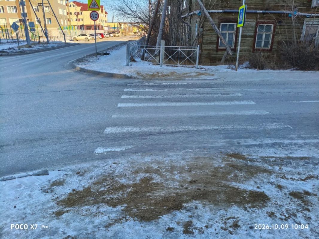 В Сайсарском округе продолжается работа по борьбе с гололедом В Сайсарском округе продолжается работа по борьбе с гололедом