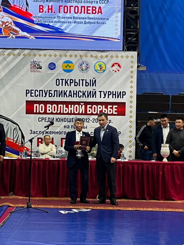 Сегодня принял участие в торжественном открытии XXXV республиканского турнира по вольной борьбе среди юношей на призы заслуженного мастера спорта СССР Василия Николаевича Гоголева Сегодня принял участие в торжественном открытии XXXV республиканского турнира по вольной борьбе среди юношей на призы заслуженного мастера спорта СССР Василия Николаевича Гоголева