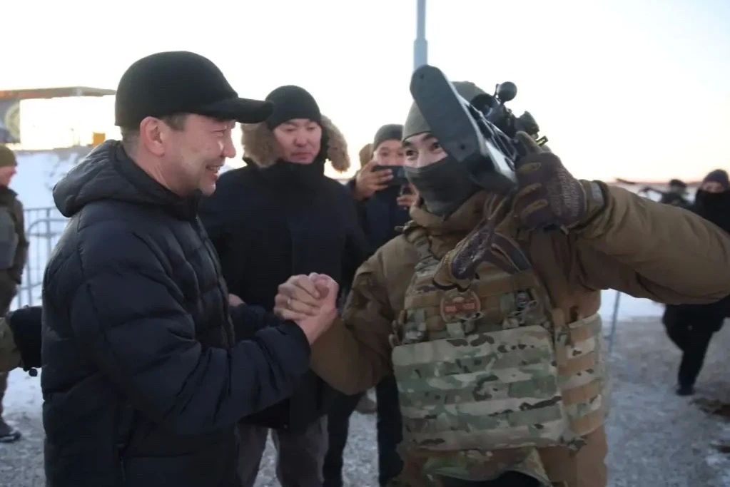 Айсен Николаев: Якутяне показывают высокое мастерство на IV Международном турнире по армейской высокоточной стрельбе памяти Фёдора Охлопкова! На первом, дневном этапе соревнований стрелок Василий Яковлев и корректировщик... Айсен Николаев: Якутяне показывают высокое мастерство на IV Международном турнире по армейской высокоточной стрельбе памяти Фёдора Охлопкова! На первом, дневном этапе соревнований стрелок Василий Яковлев и корректировщик...