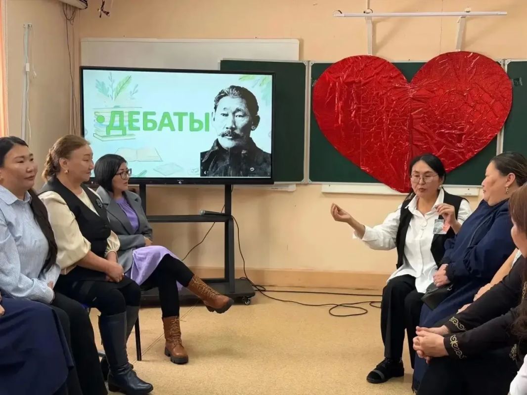7 октября в рамках педагогической декады, посвященной Дню учителя, в школах Вилюйского района прошел кустовой День учителя «Формула вдохновения: Учитель, книга, творчество» 7 октября в рамках педагогической декады, посвященной Дню учителя, в школах Вилюйского района прошел кустовой День учителя «Формула вдохновения: Учитель, книга, творчество»