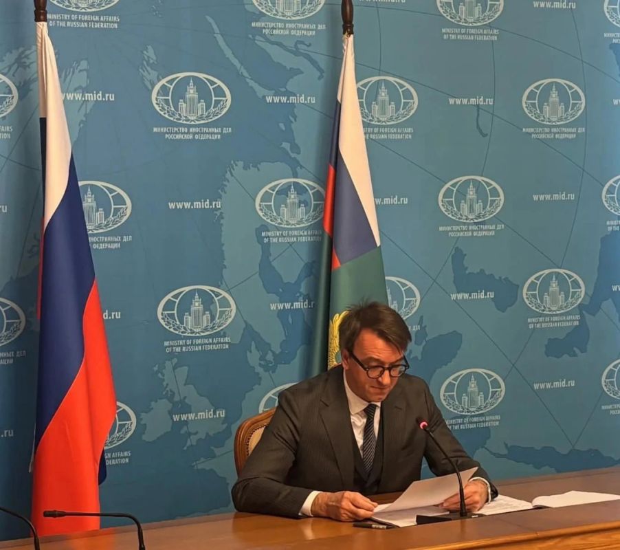 8 октября директор Департамента европейских проблем МИД России, старшее должностное лицо от России в Арктическом совете В.В.Масленников выступил (по ВКС) с приветственным словом от имени Министра иностранных дел Российской...