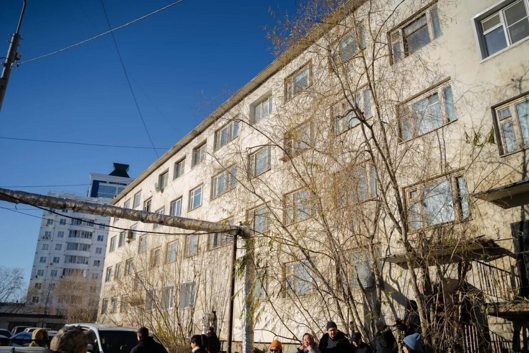 «Так быть не должно»: глава Якутска проинспектировал бесхозные здания и незаконные стройки