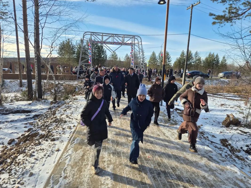 В Нижнем Куранахе появилось новое общественное пространство — парк «Металлург» В Нижнем Куранахе появилось новое общественное пространство — парк «Металлург»