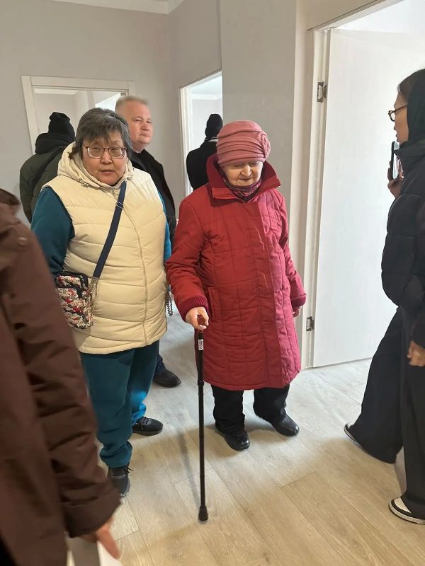 В микрорайоне «Звездный» города Якутска состоялась встреча с бывшими жильцами аварийного здания, ранее принадлежавшего Театру юного зрителя В микрорайоне «Звездный» города Якутска состоялась встреча с бывшими жильцами аварийного здания, ранее принадлежавшего Театру юного зрителя