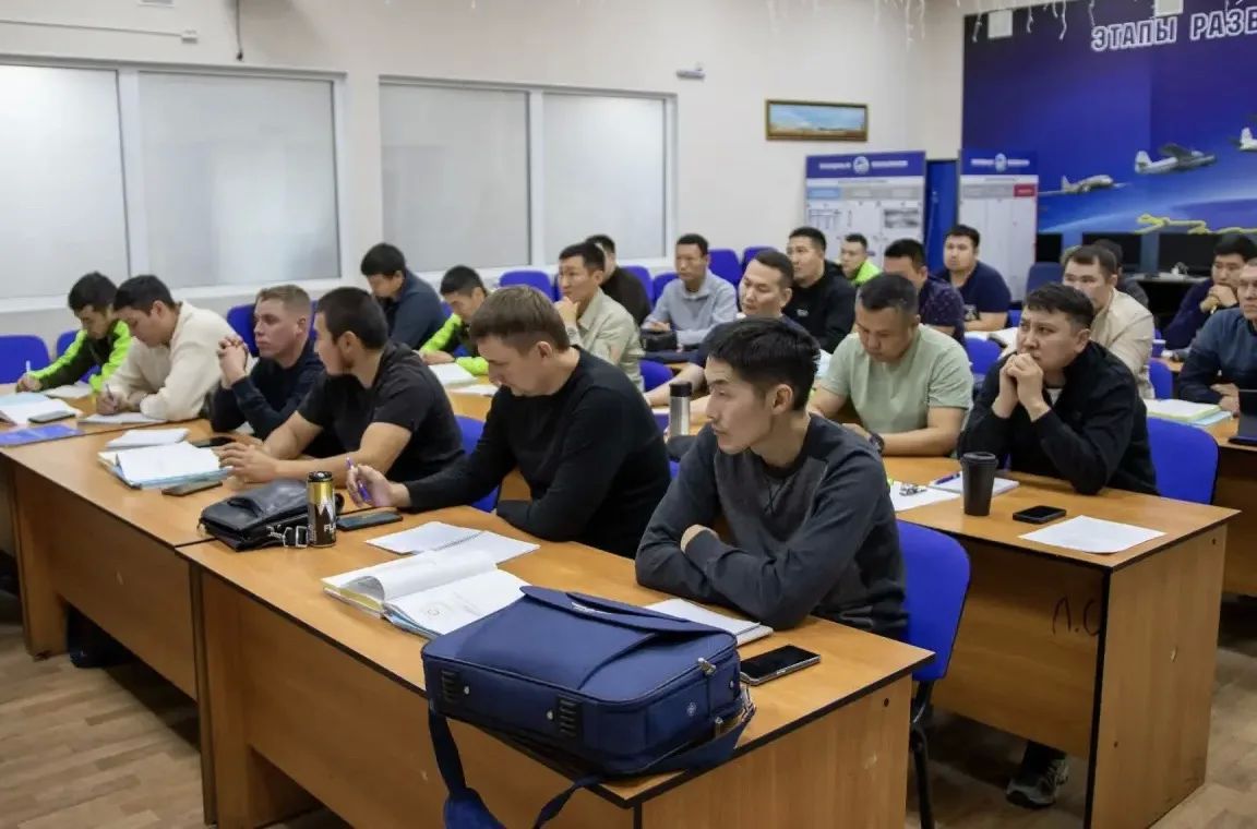 Лётчики-наблюдатели проходят повышение квалификации перед новым пожароопасным сезоном Лётчики-наблюдатели проходят повышение квалификации перед новым пожароопасным сезоном
